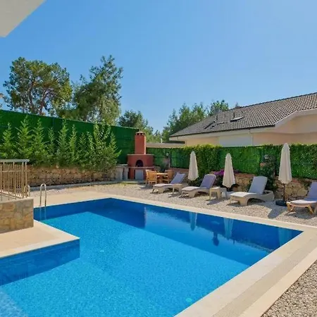 Villa Lotus Yesiluezuemlue *